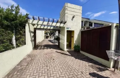 Duplex de 2 quartos e garagem em condominio em tramandai