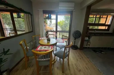 Casa em condomínio, 3 dormitórios, sendo 1 suíte, churrasqueira, lareira e garagem fechada