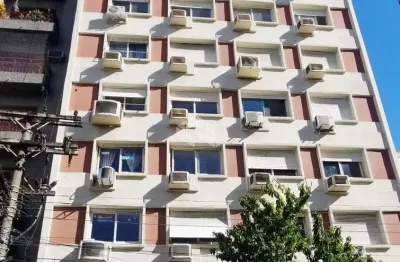 Apartamento de 1 dormitório próximo a redenção e a metros do zaffari da lima e silva reformado