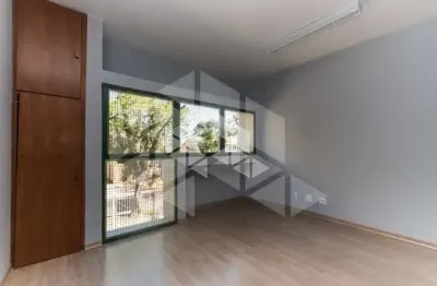 Sala comercial desocupada no bairro floresta em porto alegre/rs