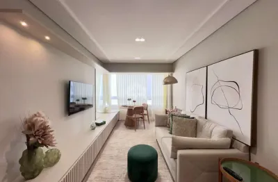Apartamento semimobiliado no centro de florianópolis com 2 quartos sendo 1 suíte e 1 vaga de garagem