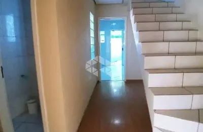 Sobrado entrada individual com 2 dormitórios com 1 vaga coberta no bairro são josé em caxias do sul