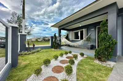 Casa 04quartos/dormitórios e 02 vagas/box em atlântida sul!