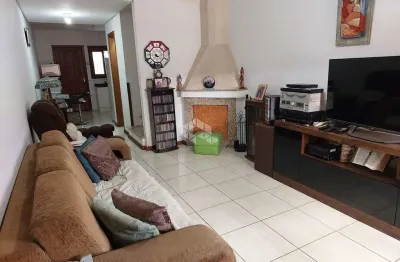 Casa 3 dormitórios, 1 suíte, 1 vaga, no bairro hipica