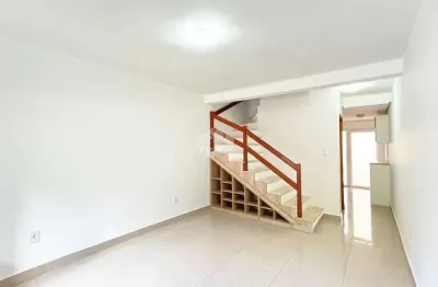 Casa sobrado aconchegante em condomínio fechado próximo ao zaffari hípica