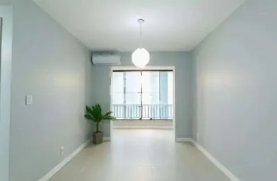 ? studio amplo e equipado no centro histórico de porto alegre com vaga