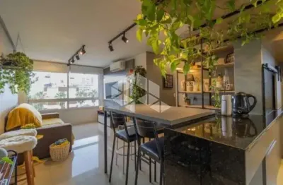 Lindo apartamento semi mobiliado em andar alto no menino deus