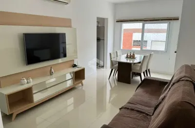 Apartamento com 2 dormitórios sendo 1 suíte próximo ao mar!!!