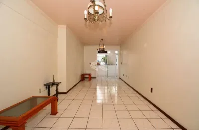Apartamento amplo com 3 quartos sendo 1 suíte e excelente localização no centro de florianópolis
