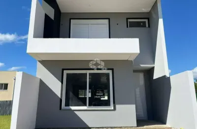 Casa estilo sobrado com 118m² em condomínio fechado com infra, 3 dormitórios sendo 1 suíte