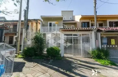 Casa a venda com 231m², 3 dormitórios, 1 suíte, piscina e garagem  no imperial park