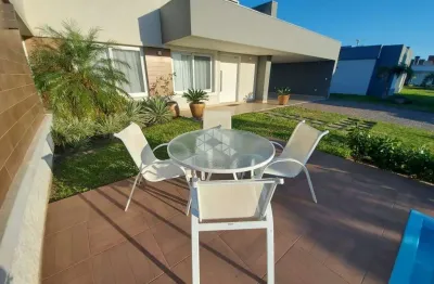 Casa 200 m², 03 dormitórios, 3 suítes, piscina aquecida, atlântida sul !
