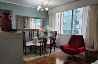 Apartamento semi mobiliado com móveis sob medida com 108 m² privativos