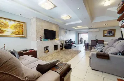 Casa de 04 dormitórios e 02 vagas com 230m² no bairro ipanema