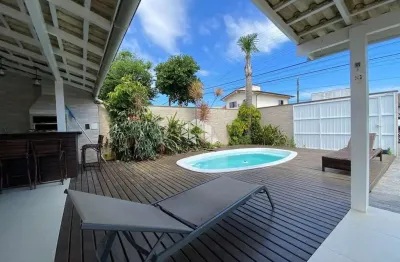 Casa à venda na praia do Campeche - 4 dormitórios com suíte e piscina