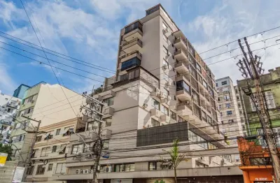 Incrível cobertura semi-mobiliada em localização privilegiada!