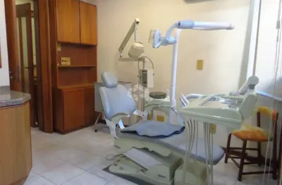 Sala comercial, equipada e mobiliada como consultório odontológico, 38m2prvs., com 1 vaga coberta, no bairro bom fim, em porto alegre/rs
