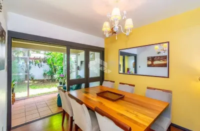 Casa condomínio 3 dormitórios e 2 vagas na tristeza
