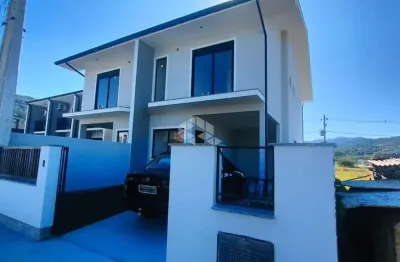 Sobrado com 3 dormitórios, sendo 1 suíte e 110 m² para vender por r$ 580.000,00.