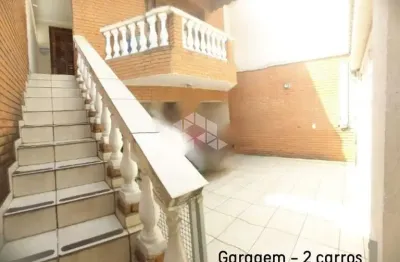 Casa à venda com 130 m² construídos - 2 dormitórios (1 suíte), escritório, churrasqueira e 2 vagas