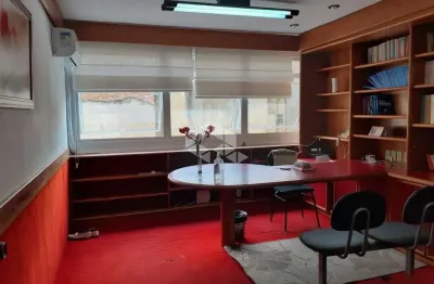 Sala comercial localizada no coração do centro histórico de porto alegre