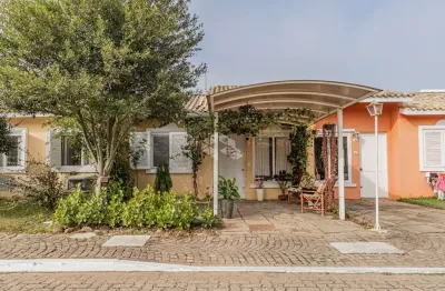 Casa em condomínio 3 dormitórios, living 2 ambientes, sala de estar, jantar e cozinha, 2 vagas de garagem, a venda