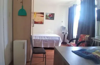 Jk/kitnet no centro histórico, elevador, em porto alegre. aceita financiamento, fgts e programa minha casa minha vida*.