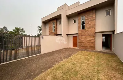 Casa sobrado, 2 dormitórios, 1 suite, 2 banheiros, 1 lavabo, cozinha, sala, patio fundos, aceita financiamento bancário.