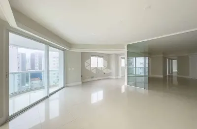 Apartamento 03 dormitórios, 03 suítes e 03 vagas de garagem.