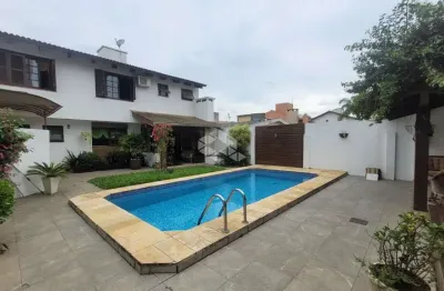 Casa 3 quartos/1 suíte, edícula completa no bairro ipanema