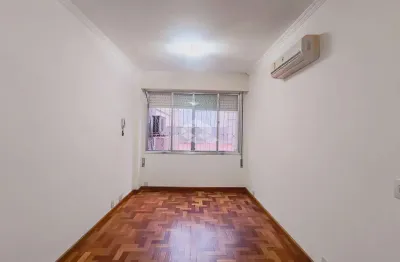 Apartamento de 2 dormitórios, reformado com 65 m ² priv., semi mobiliado, Centro Histórico, Porto Alegre/RS
