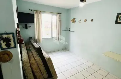 Kitnet com 01 dormitório/sala, cozinha,banheiro,vaga de garagem e próximo da praia.