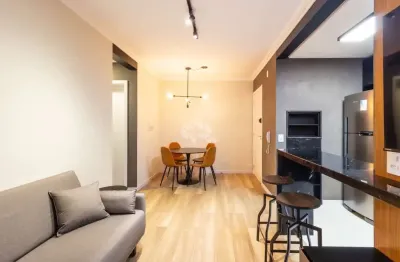 Apartamento mobiliado, 2 dormitórios, 1 suíte, churrasqueira, elevador, 2 vagas cobertas. bairro centro de novo hamburgo.