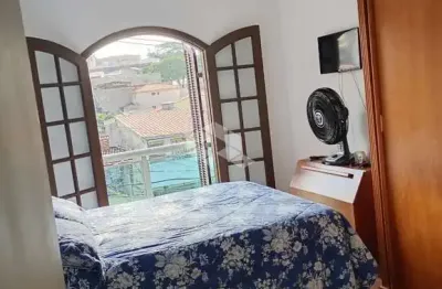 Sobrado bairro planalto, três dormitórios, suíte, duas vagas.