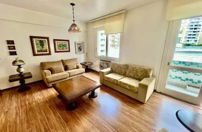 Apartamento semimobiliado com 3 quartos e sacada no coração do centro de florianópolis