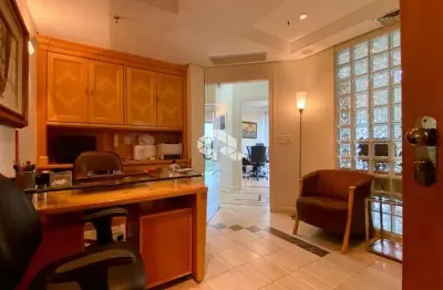 Sala comercial à venda no menino deus com 38m² e 1 vaga de garagem