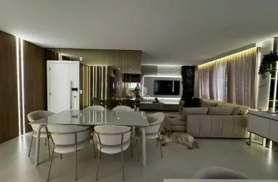 Apartamento com 3 suítes, 2 vagas de garagem próximo ao mar em porto belo.