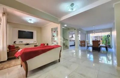 Casa em condomínio com infra completa no bairro tristeza.