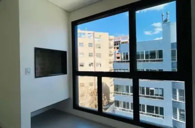 Apartamento novo à venda com 02 dormitórios,  01 suíte e sacada no bairro nossa senhora de lourdes em santa maria, financiável.