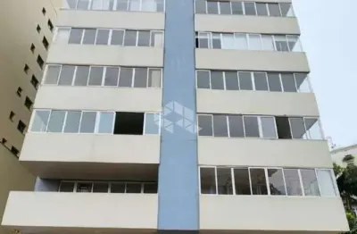 Apartamento de frente, sacada com churrasqueira, 03 dormitórios sendo 01 suíte