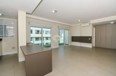 Apartamento semimobiliado com 1 suite e lazer completo no centro de florianópolis
