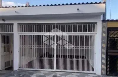 Casa térrea  à venda abaixo do nivel da rua com 2  dormitórios e 2 vagas