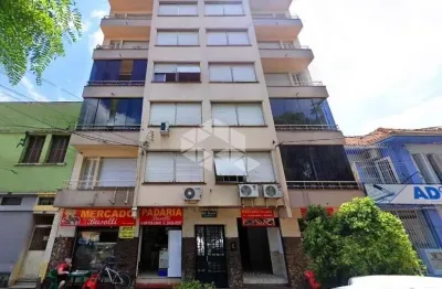 Apartamento desocupado à venda, localizado no bairro floresta, com 2 dormitórios. prédio com elevador.