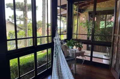 Casa com 3 quartos, 250m² privativos, em bairro nobre de canela