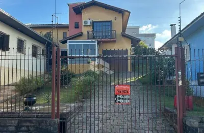 Casa de 2 pavimentos no bairro planalto com 4 dormitórios