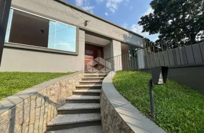Casa a venda com 300m² de área total, 3 dormitórios mais dependência na tristeza/zona sul