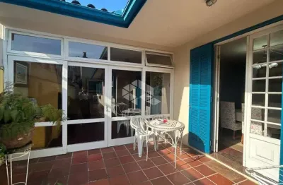 Casa residencial ampla e plana com 4 dormitórios em coqueiros - florianópolis