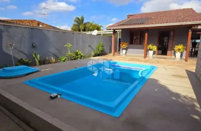 Casa com 3 quartos, piscina, 02 vagas em sapucaia do sul