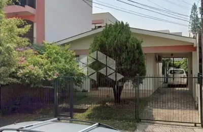 Casa á venda de 3 quartos, 1 suíte, 3 vagas de garagem perto do shopping iguatemi!