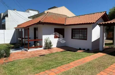 Casa, 80 m² de área privativa, composto de 3 dormitórios, sala de estar, cozinha, lavanderia, 2 vagas